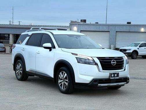 2025 Nissan Pathfinder SL FWD