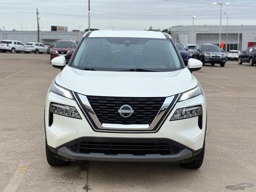 Pearl White Tricoat 2023 Nissan Rogue SV