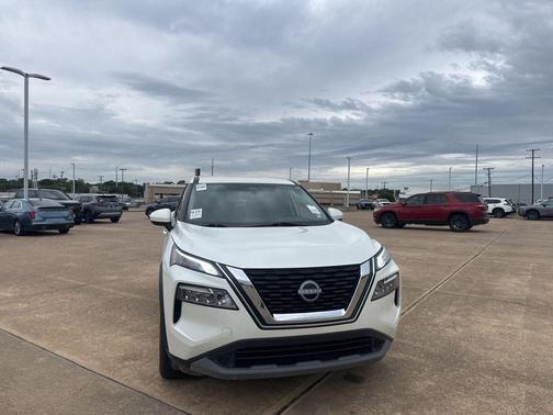 Pearl White Tricoat 2023 Nissan Rogue SV