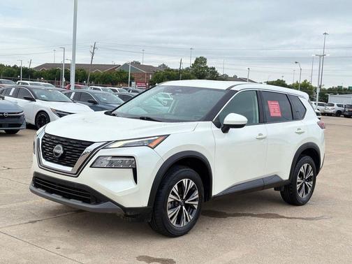 Pearl White Tricoat 2023 Nissan Rogue SV