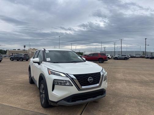 Pearl White Tricoat 2023 Nissan Rogue SV