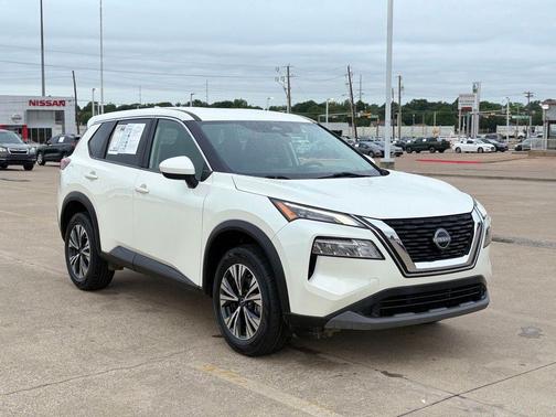 Pearl White Tricoat 2023 Nissan Rogue SV
