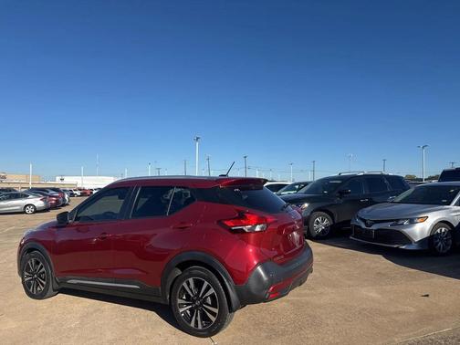 2020 Nissan Kicks SR