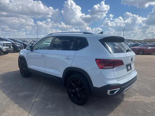 2024 Volkswagen Taos 1.5T SE