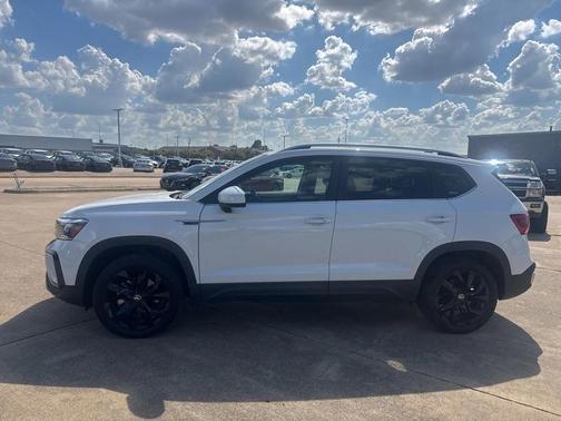 2024 Volkswagen Taos 1.5T SE