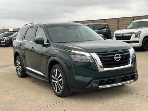 2025 Nissan Pathfinder Platinum 4WD