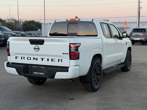 2026 Nissan Frontier SV