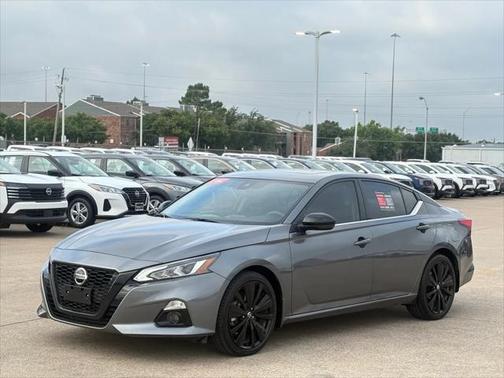 2022 Nissan Altima SR FWD