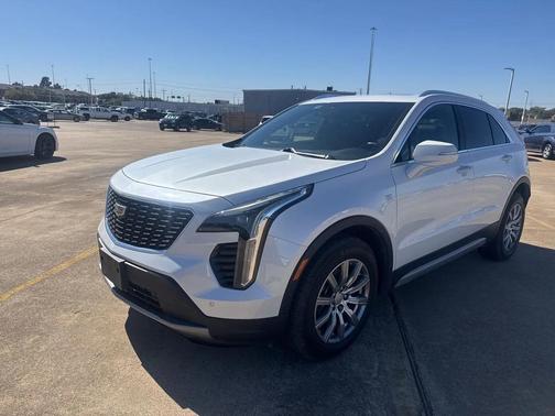 2022 Cadillac XT4 Premium Luxury