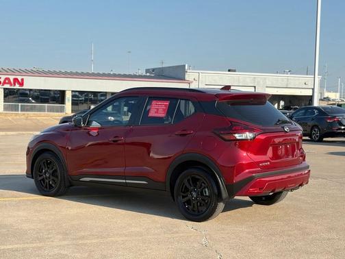 2022 Nissan Kicks SR