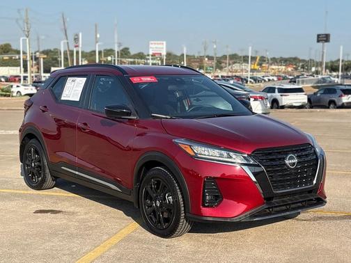 2022 Nissan Kicks SR