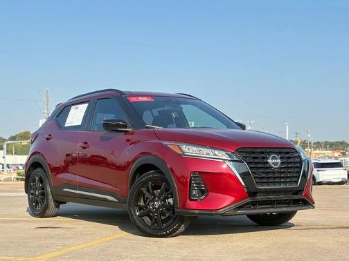 2022 Nissan Kicks SR