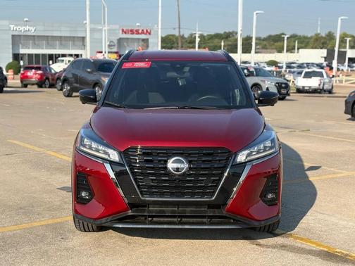 2022 Nissan Kicks SR
