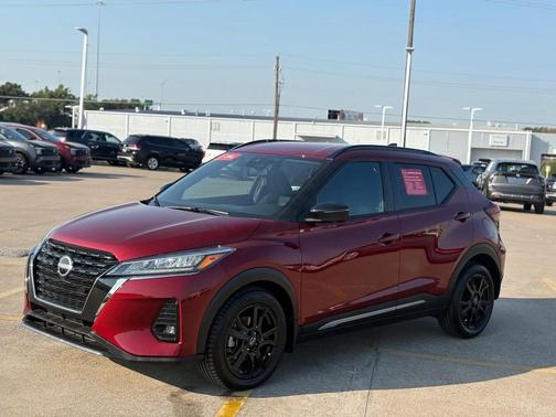 2022 Nissan Kicks SR