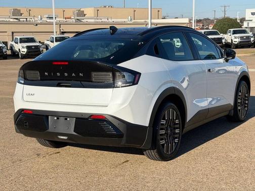 2026 Nissan Leaf PLATINUM+