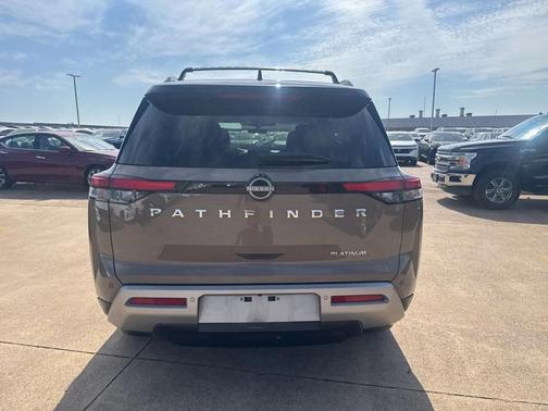 2023 Nissan Pathfinder Platinum FWD