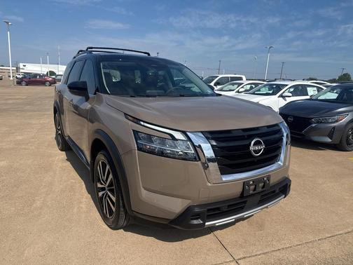 2023 Nissan Pathfinder Platinum FWD