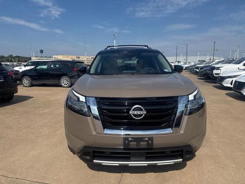 2023 Nissan Pathfinder Platinum FWD