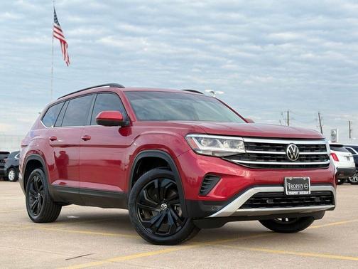 Aurora Red Metallic 2022 Volkswagen Atlas 3.6L SE w/Technology
