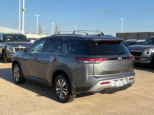 2025 Nissan Pathfinder SL FWD