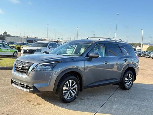 2025 Nissan Pathfinder SL FWD