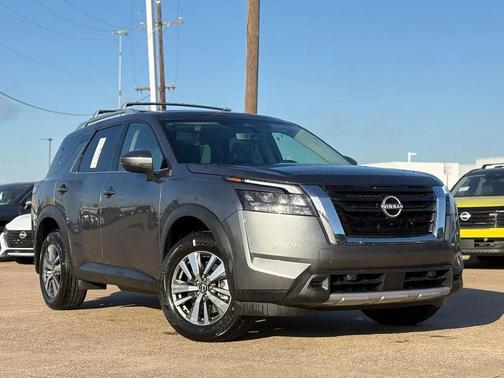 2025 Nissan Pathfinder SL FWD
