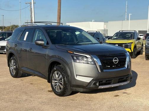 2025 Nissan Pathfinder SL FWD