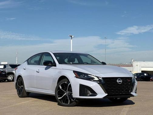 2025 Nissan Altima SR FWD