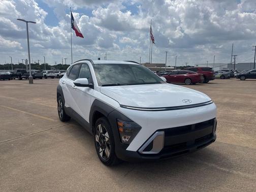 Atlas White 2025 Hyundai KONA SEL