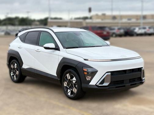 Atlas White 2025 Hyundai KONA SEL