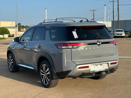 2025 Nissan Pathfinder Platinum FWD