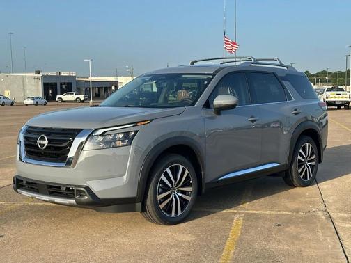 2025 Nissan Pathfinder Platinum FWD