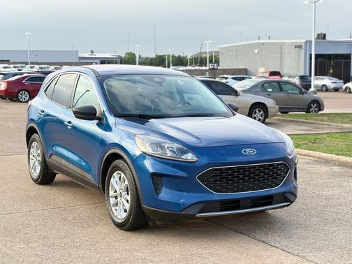 Blue Metallic 2022 Ford Escape SE