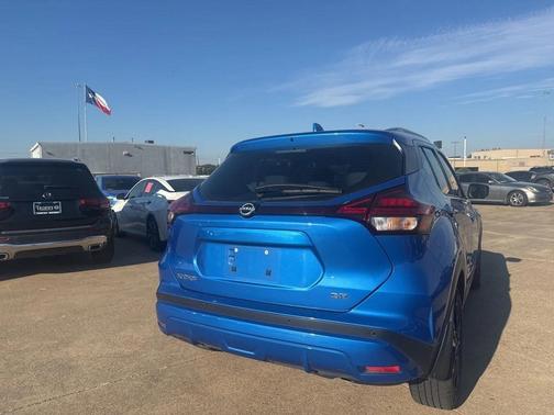 2023 Nissan Kicks SR