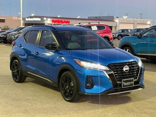 2023 Nissan Kicks SR