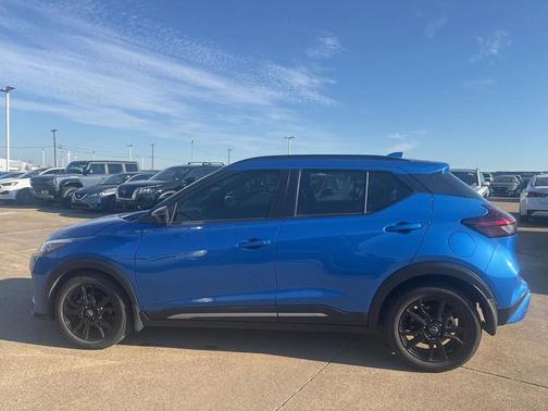 2023 Nissan Kicks SR