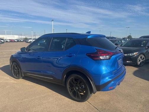 2023 Nissan Kicks SR