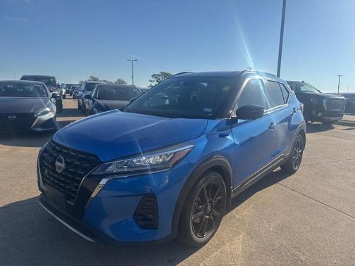 2023 Nissan Kicks SR