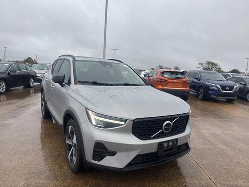 2024 Volvo XC40 B5 Core