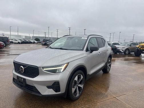 2024 Volvo XC40 B5 Core