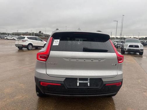 2024 Volvo XC40 B5 Core