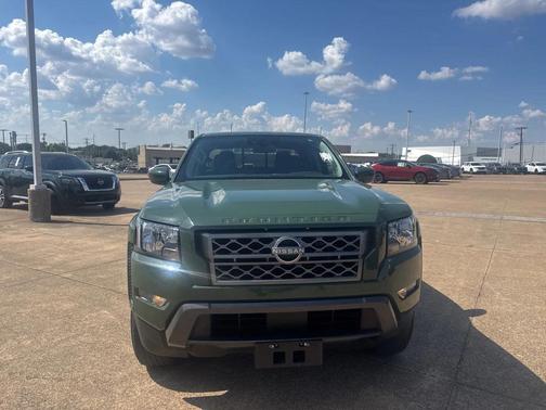 2022 Nissan Frontier SV