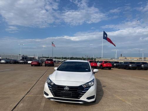 Aspen White 2024 Nissan Versa 1.6 SV