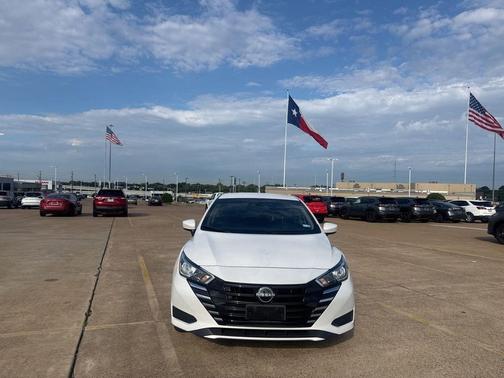 Aspen White 2024 Nissan Versa 1.6 SV