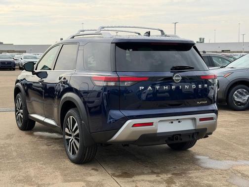 2025 Nissan Pathfinder Platinum FWD