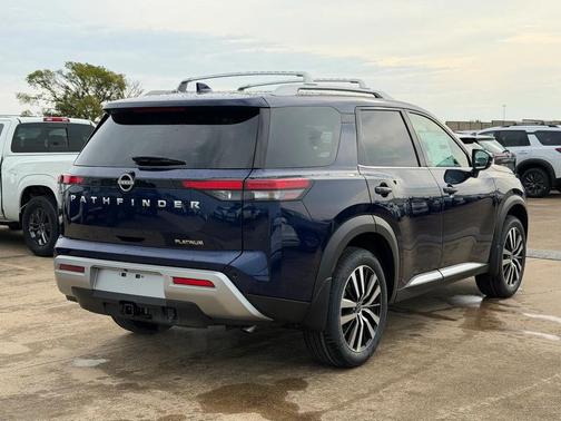 2025 Nissan Pathfinder Platinum FWD