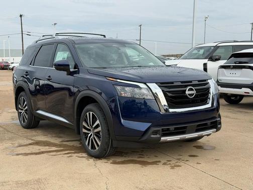 2025 Nissan Pathfinder Platinum FWD