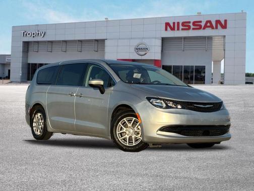 Silver Mist Clearcoat 2023 Chrysler Voyager LX