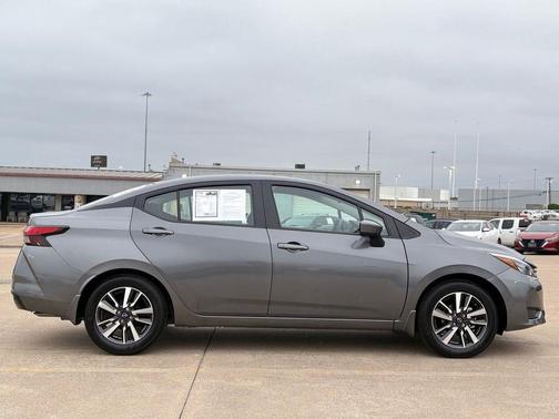 Gun Metallic 2025 Nissan Versa 1.6 SV