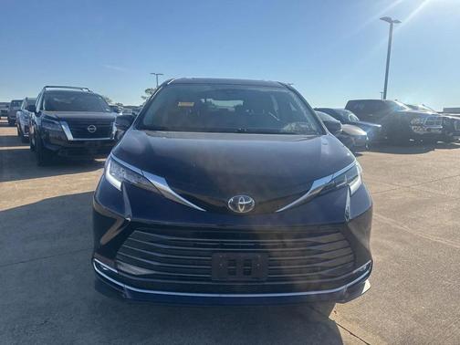 2021 Toyota Sienna Limited 7-Passenger